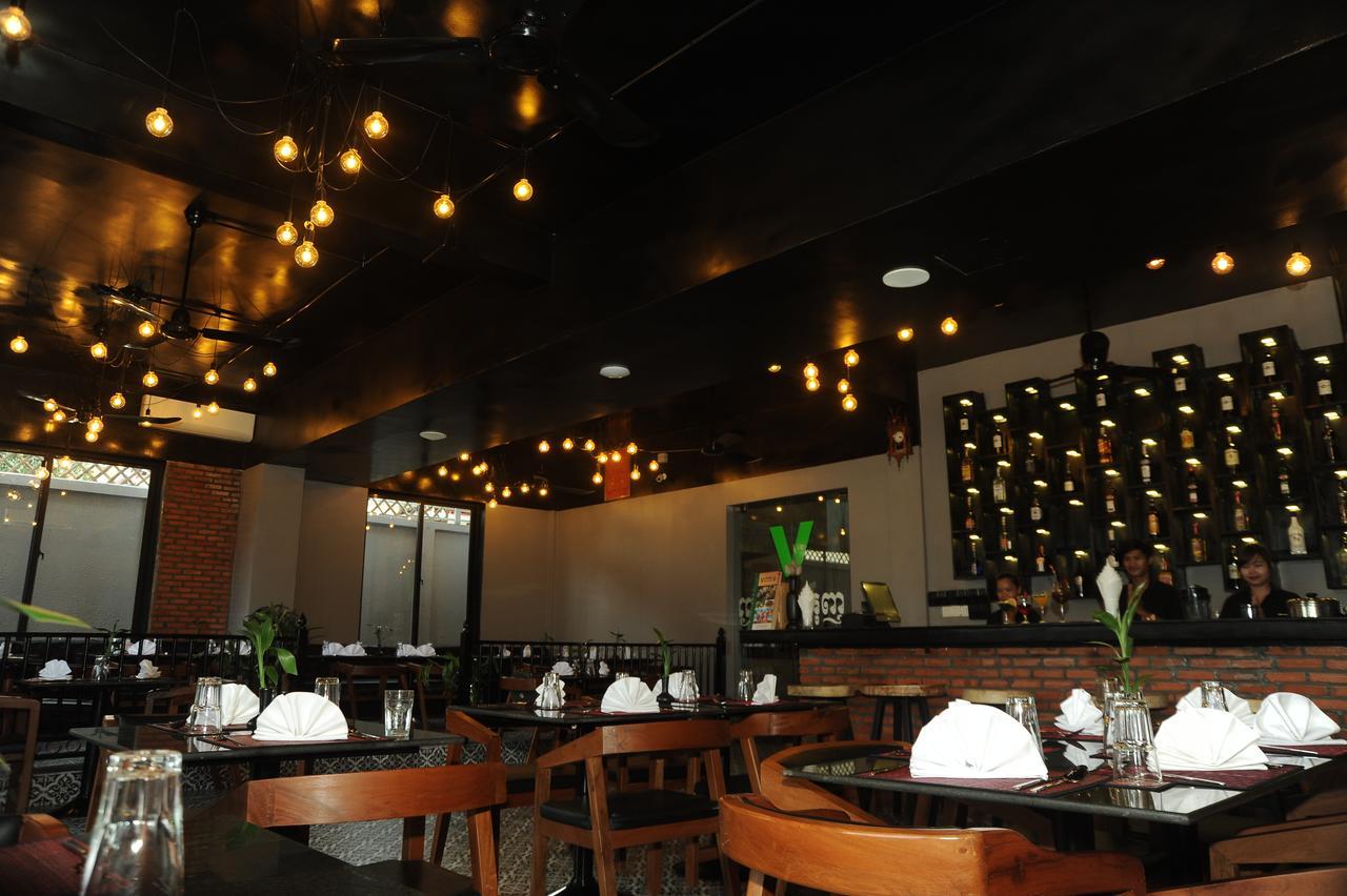 V Hotel And Apartment Siem Reap Exterior photo